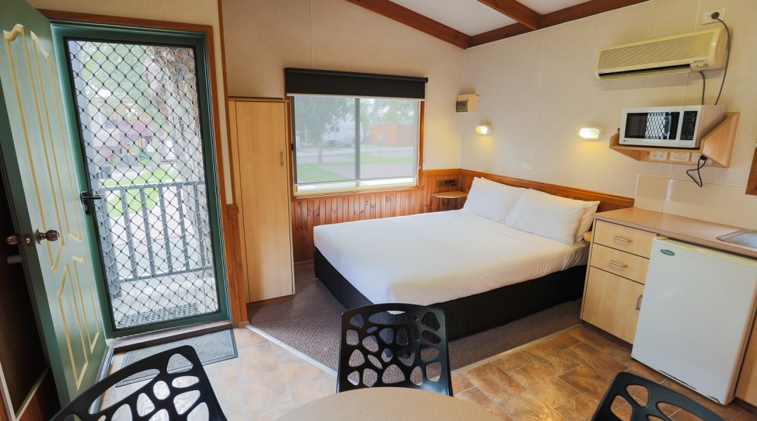 1 bedroom cabin 5 berth living area melbourne victoria
