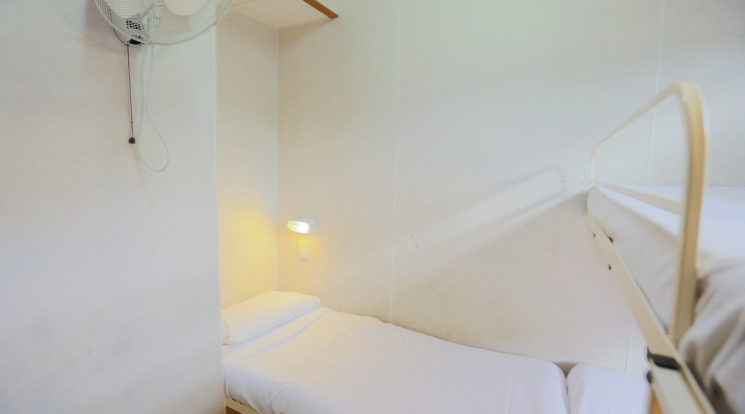 1 bedroom cabin 5 berth bedroom bunks children accommodation melbourne
