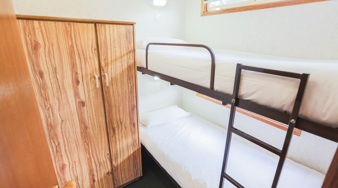 one bedroom cottage four berth bunks children holiday accommodation melbourne