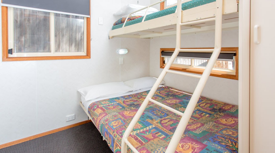 BIG4 Melbourne Accommodation One Bedroom Deluxe Cabin 5 berth 900px 06