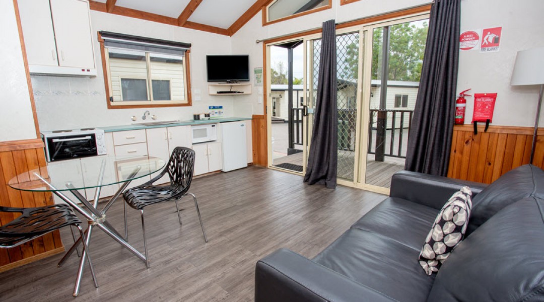 BIG4 Melbourne Accommodation One Bedroom Spa Cottage 2 berth 900px 16