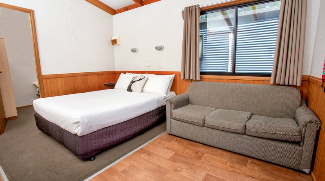 BIG4 Melbourne Accommodation One Bedroom Superior Cabin 5 berth 900px 10