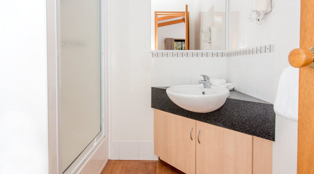 BIG4 Melbourne Accommodation One Bedroom Superior Cabin 5 berth 900px 13