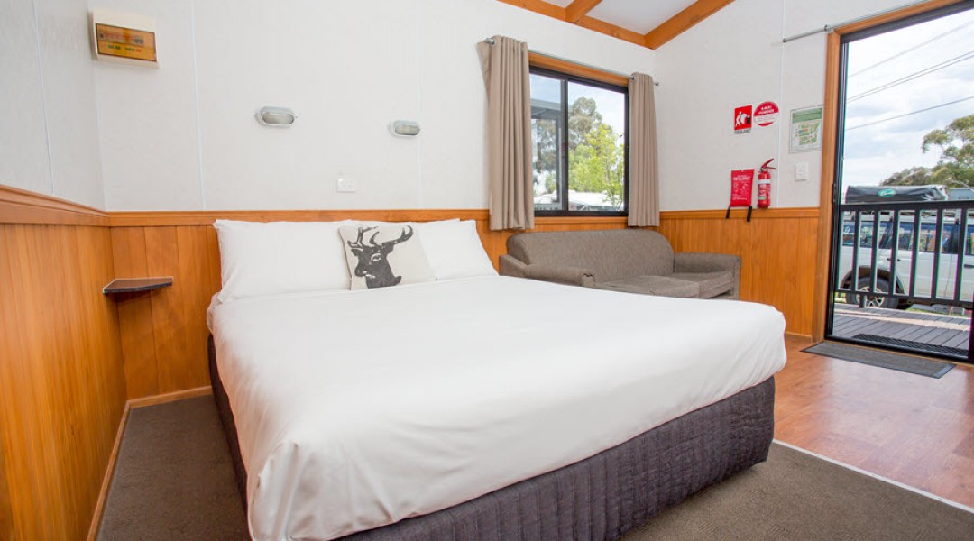 BIG4 Melbourne Accommodation One Bedroom Superior Cabin 5 berth 900px 06