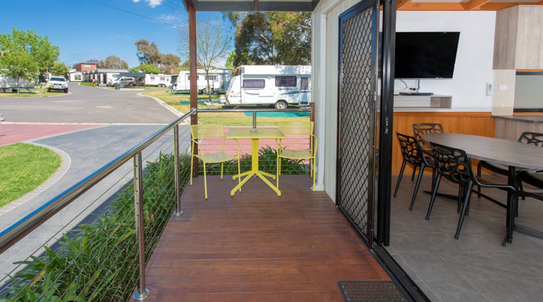 BIG4 Melbourne Accommodation Three Bedroom Deluxe Villa 8 berth 900px 01