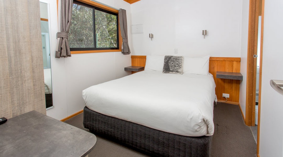 BIG4 Melbourne Accommodation Three Bedroom Deluxe Villa 8 berth 900px 09