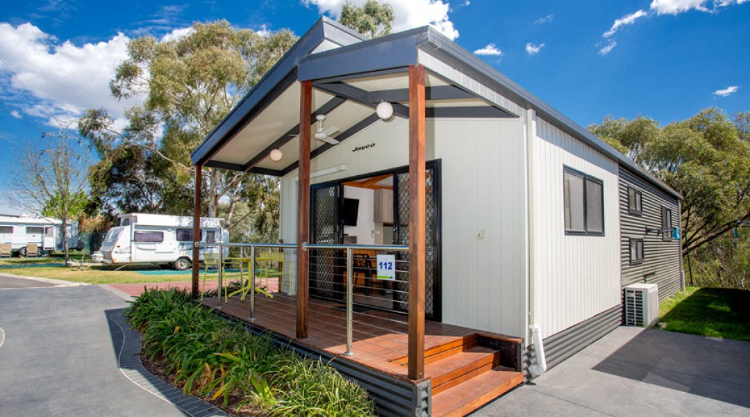 BIG4 Melbourne Accommodation Three Bedroom Deluxe Villa 8 berth 900px 00