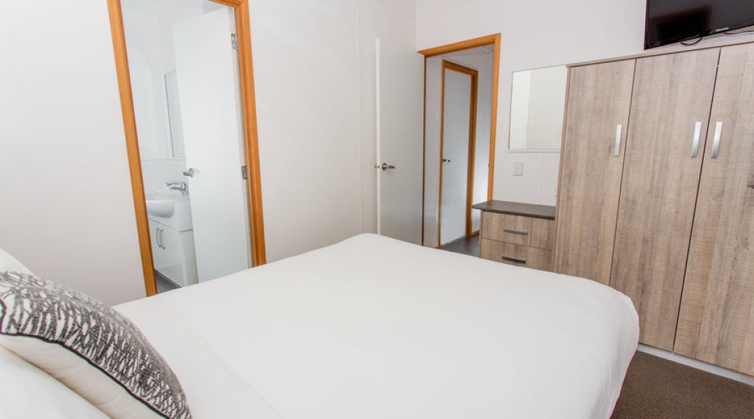 BIG4 Melbourne Accommodation Three Bedroom Deluxe Villa 8 berth 900px 10