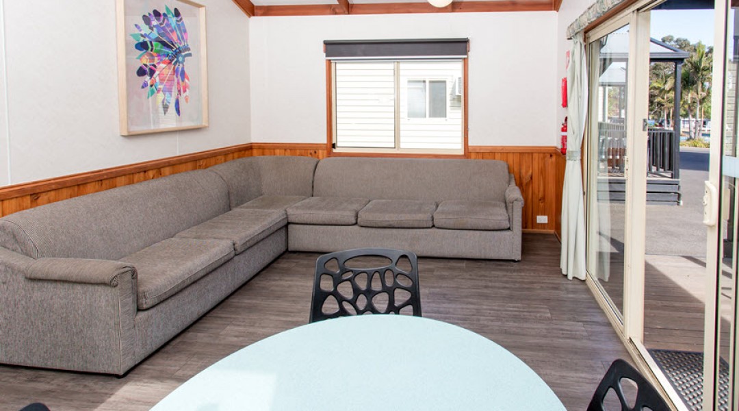 BIG4 Melbourne Accommodation Three Bedroom Villa 7 berth 900px 04