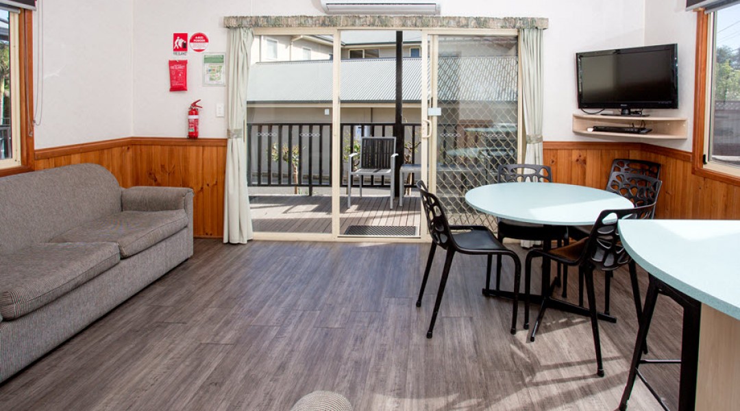 BIG4 Melbourne Accommodation Three Bedroom Villa 7 berth 900px 05