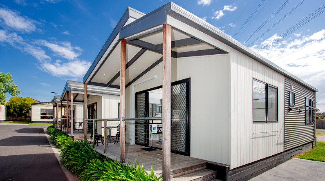 BIG4 Melbourne Accommodation Two Bedroom Deluxe Villa 6 berth 900px 00