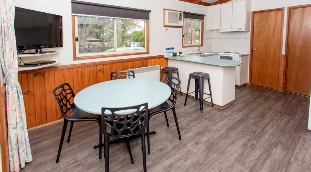 BIG4 Melbourne Accommodation Two Bedroom Holiday Unit 5 berth 900px 02